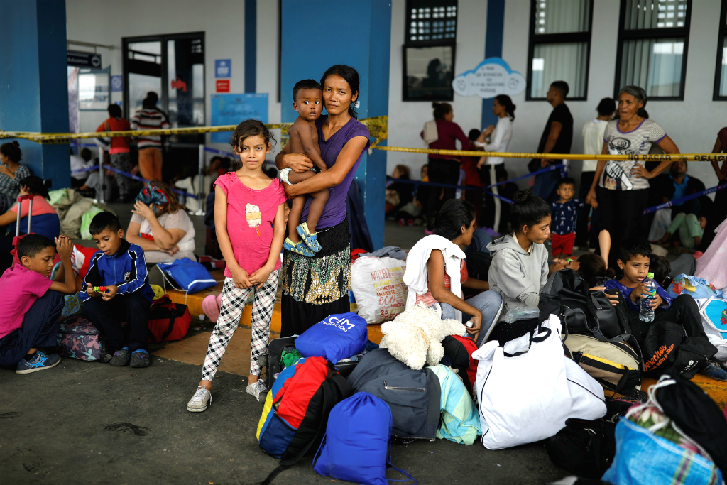 Familia de inmigrantes venezolanos. Foto: Reuters