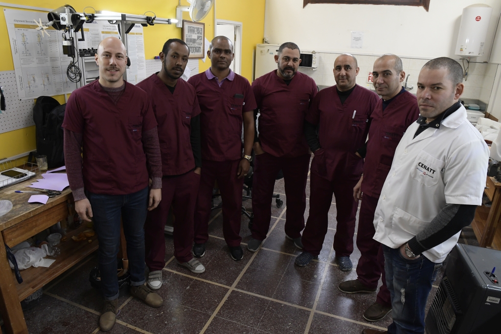 Cubanos estudiaron licenciaturas en su país.