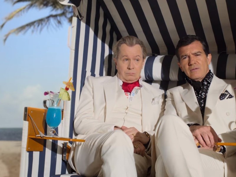 Gary Oldman y Antonio Banderas en La lavandería. Foto: Difusión
