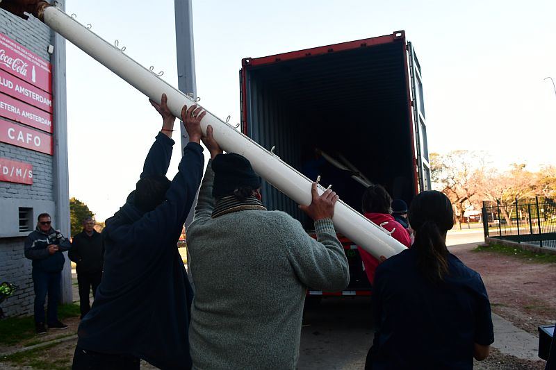 Retiro de arcos del Centenario para ser rematados. Foto: Francisco Flores
