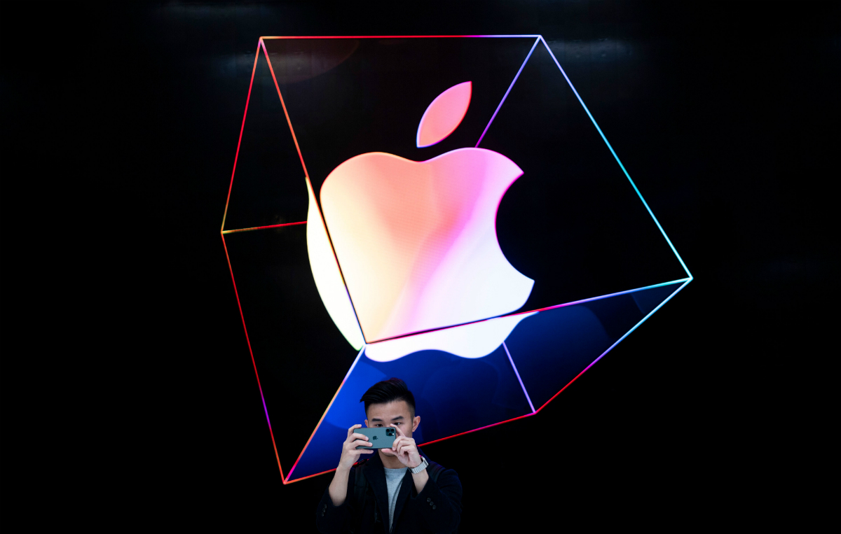 Una foto con el nuevo iPhone 11 dentro de la recientemente renovada Apple Store de la Quinta Avenida, en Nueva York. Foto: AFP.