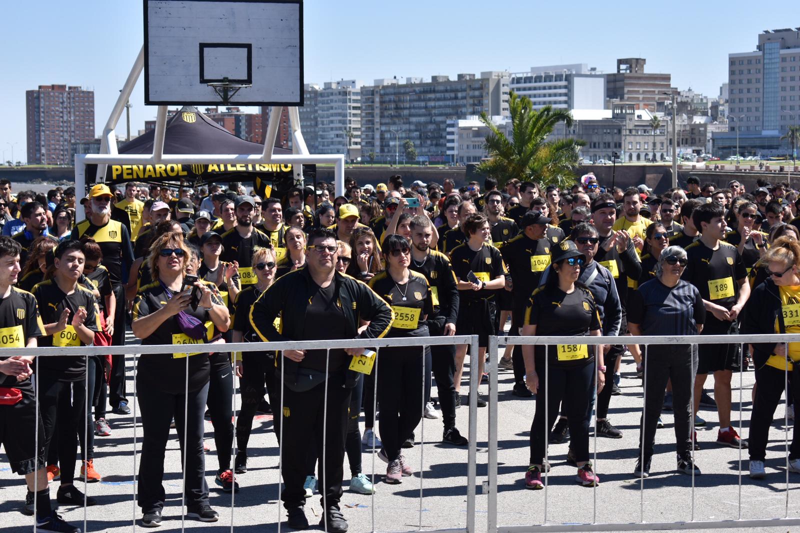 La 5K Peñarol se disputó este sábado en la Rambla de Montevideo con 2.700 competidores. Foto: Belén Otondo.