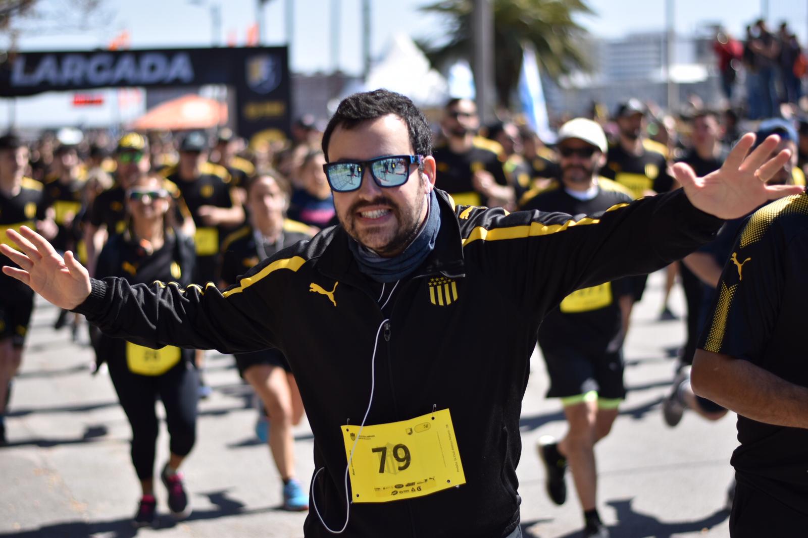 La 5K Peñarol se disputó este sábado en la Rambla de Montevideo con 2.700 competidores. Foto: Belén Otondo.