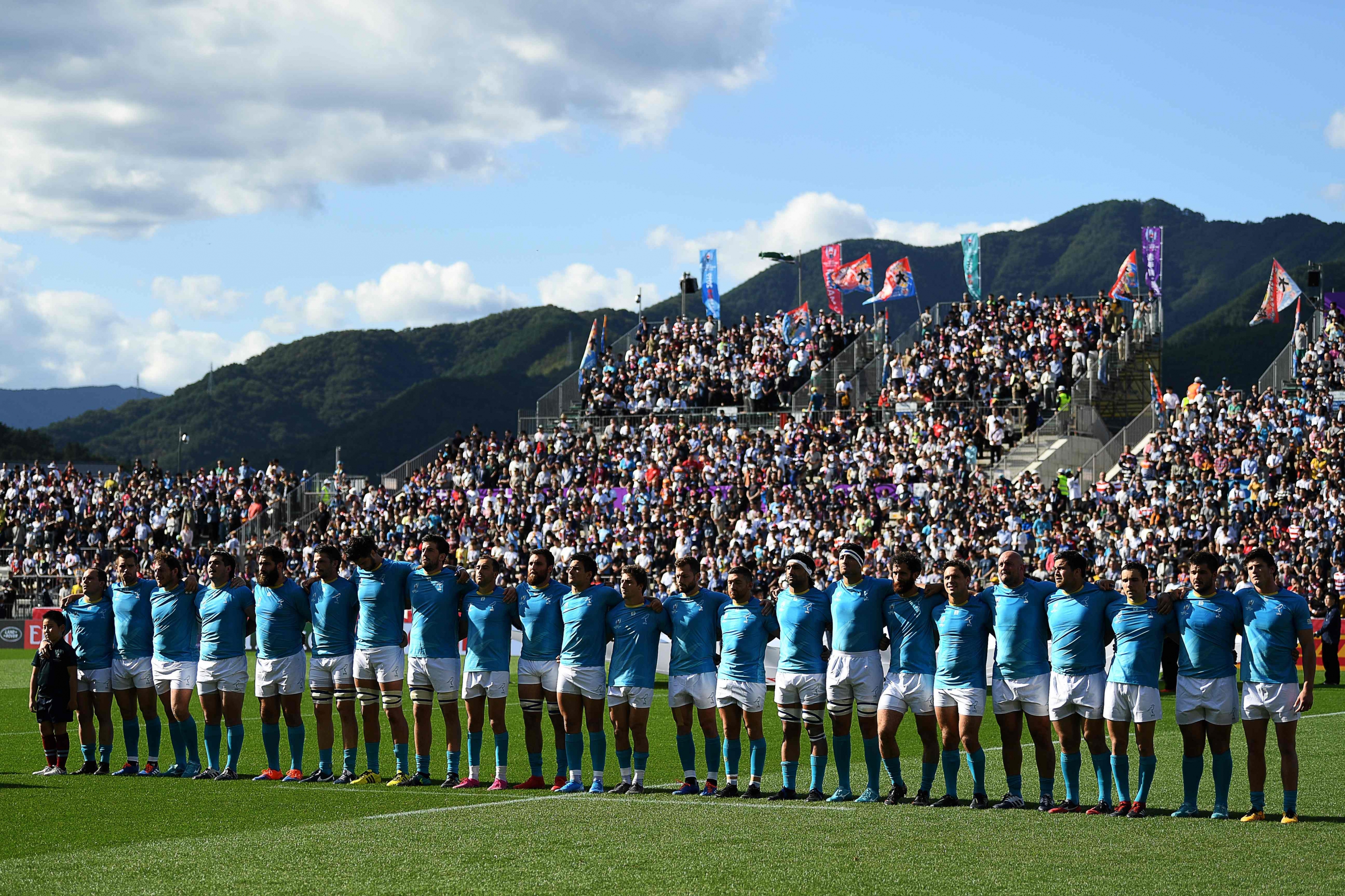 Los Teros entonando el Himno Nacional en el partido frente a Fiji en Kamaishi. Foto: AFP.