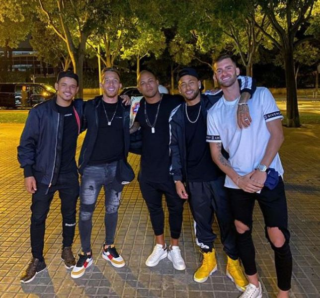 Neymar y sus amigos. Foto: Instagram/@neymarjr.