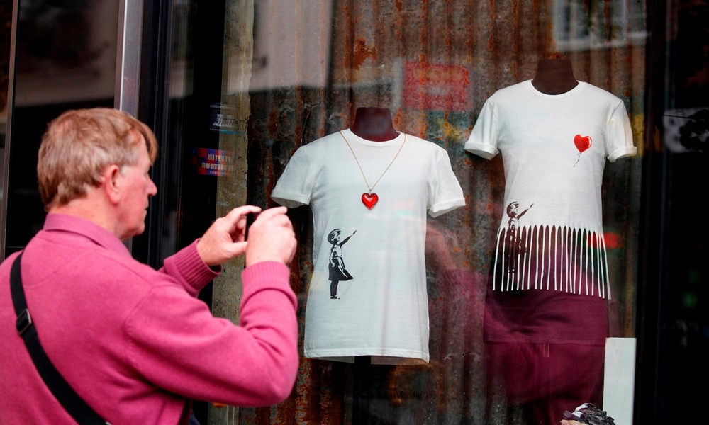 Banksy abrió una tienda en la que no se puede comprar. Foto: AFP