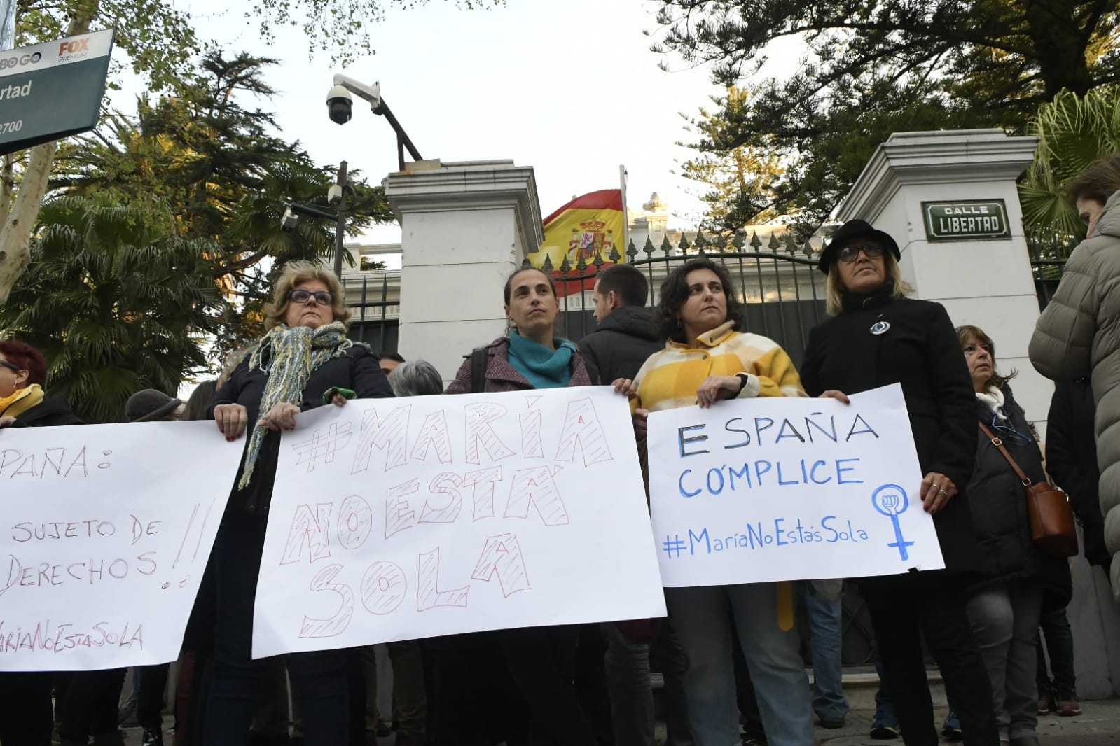 Movilización enMovilización en la tarde de este jueves, frente a la Embajada de España en Uruguay, por el "caso María". Foto: Darwin Borrelli la tarde de este jueves, frente a la Embajada de España en Uruguay por el "caso María". Foto: Darwin Borrelli