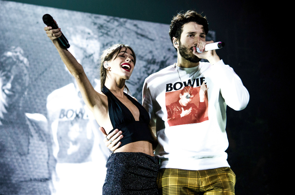 Sebastián Yatra junto a Tini Stoessel en el Antel Arena. Foto: Carlos Iglesias