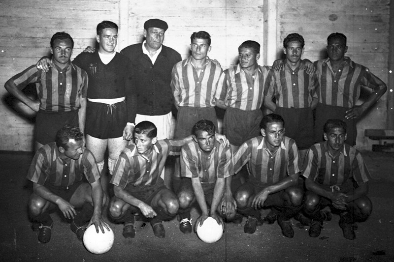 Obdulio Varela, J.C. González, Hugo,  Possamai, el técnico Hirsch, Máspoli, Colturi, Ghiggia, Hohberg, Míguez, Schiaffino y Vidal. Foto: Archivo El País.
