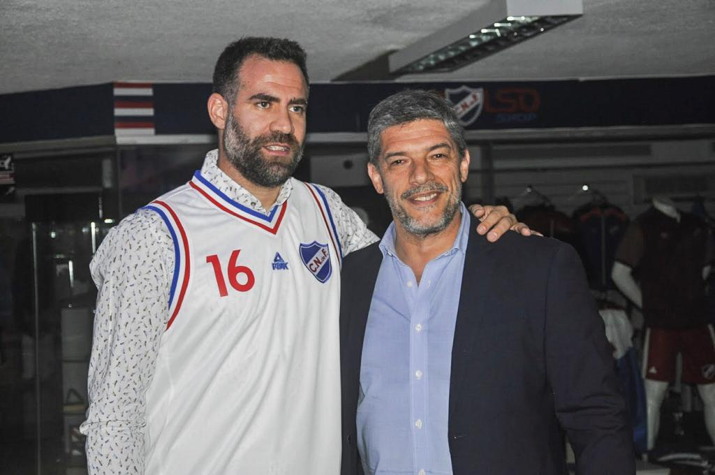Carlos Cabezas en la presentación en Nacional.