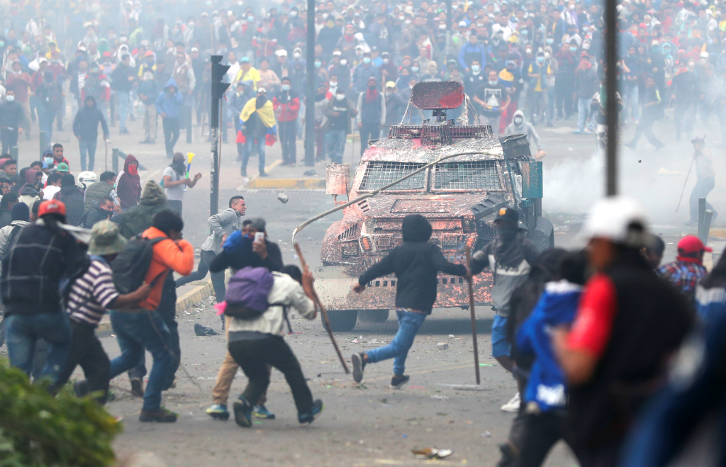 Incidentes durante las protestas en Ecuador. Foto: Reuters