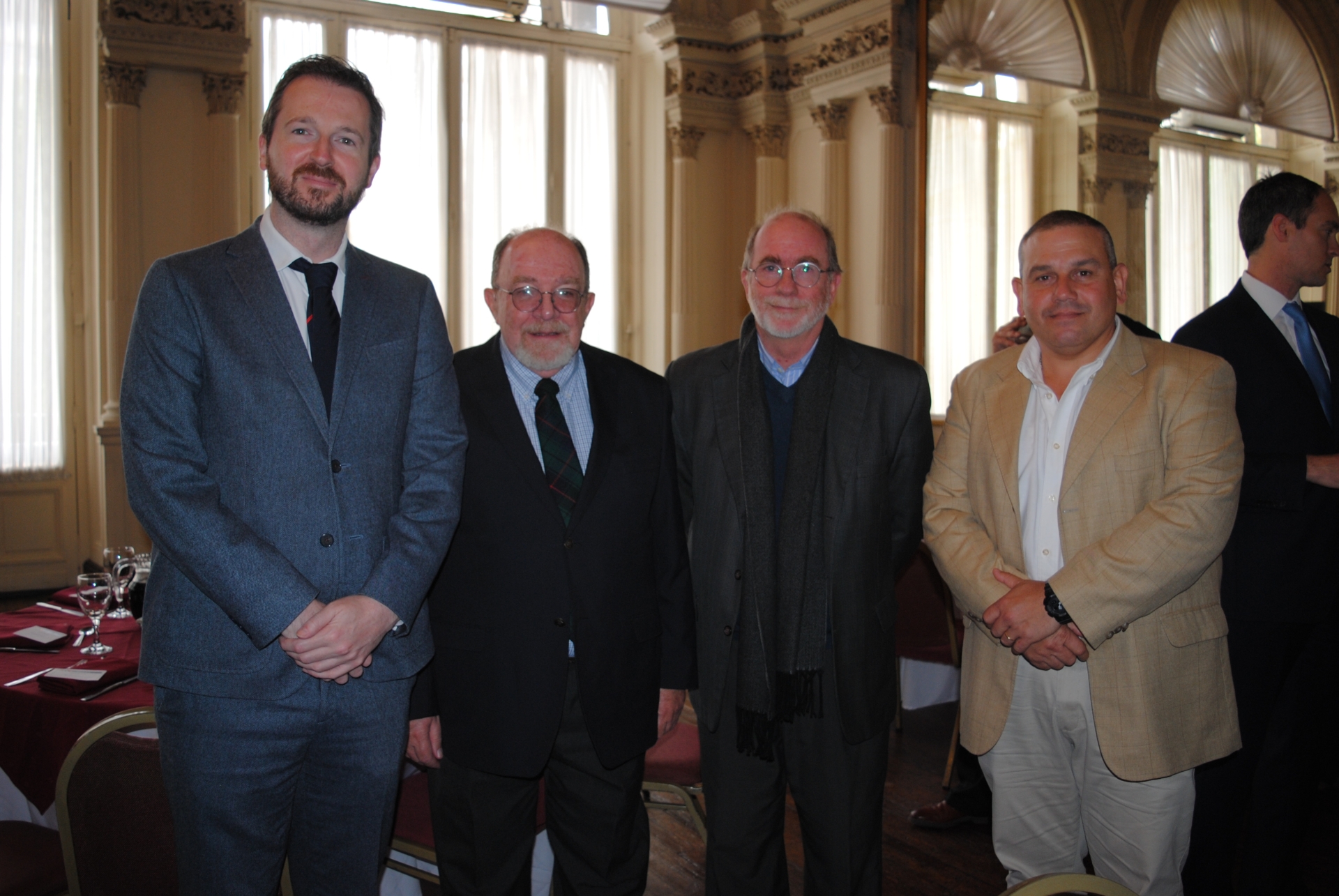 Cónsul de Reino Unido Rossa Commane, Tomás y Rodrigo Linn, Walter Paulo.