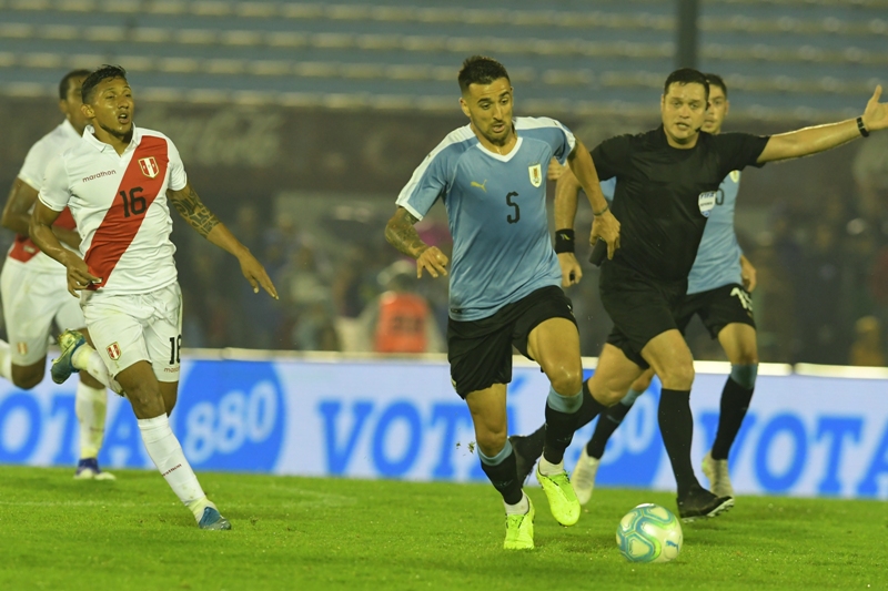 Matías Vecino - Uruguay vs. Perú. Foto: Gerardo Pérez.