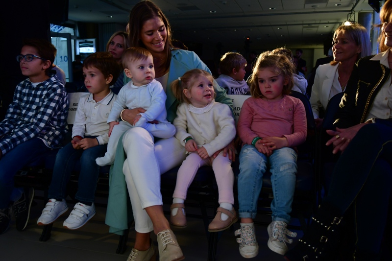 La familia de Diego Forlán dijo presente y estuvo en la primera fila. Foto: Gerardo Pérez.
