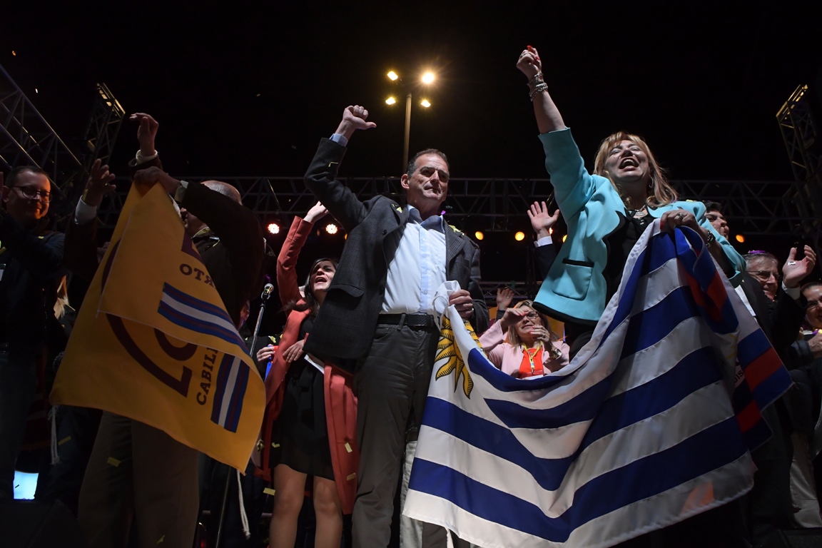 Guido Manini Ríos e Irene Moreira, su esposa. Foto: Darwin Borrelli.