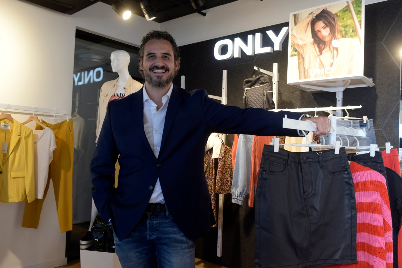 Andrés Contreras comenzó a trabajar en la compañía hace 20 años. A través de la empresa conoció Asia, Europa y las Américas.