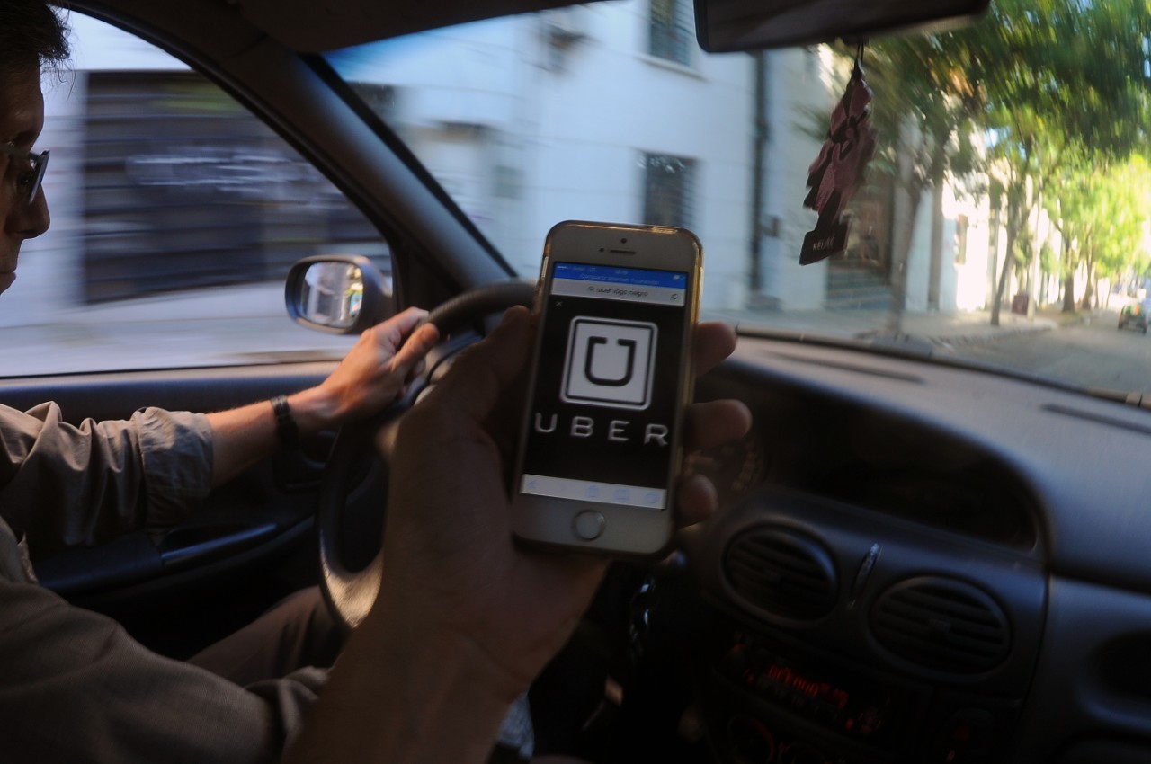 Conductores. Varios choferes de Uber han dejado la empresa para sumarse a la plataforma Didi, atraídos por mejores ganancias.
