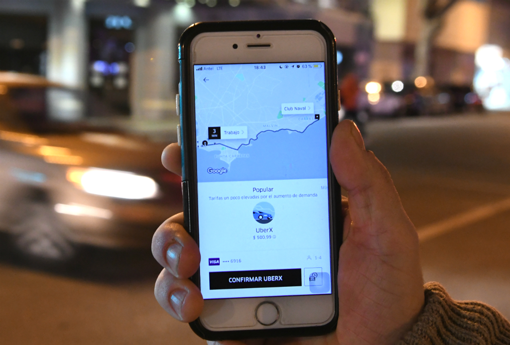 Aplicación de Uber en celular. Foto: Darwin Borrelli