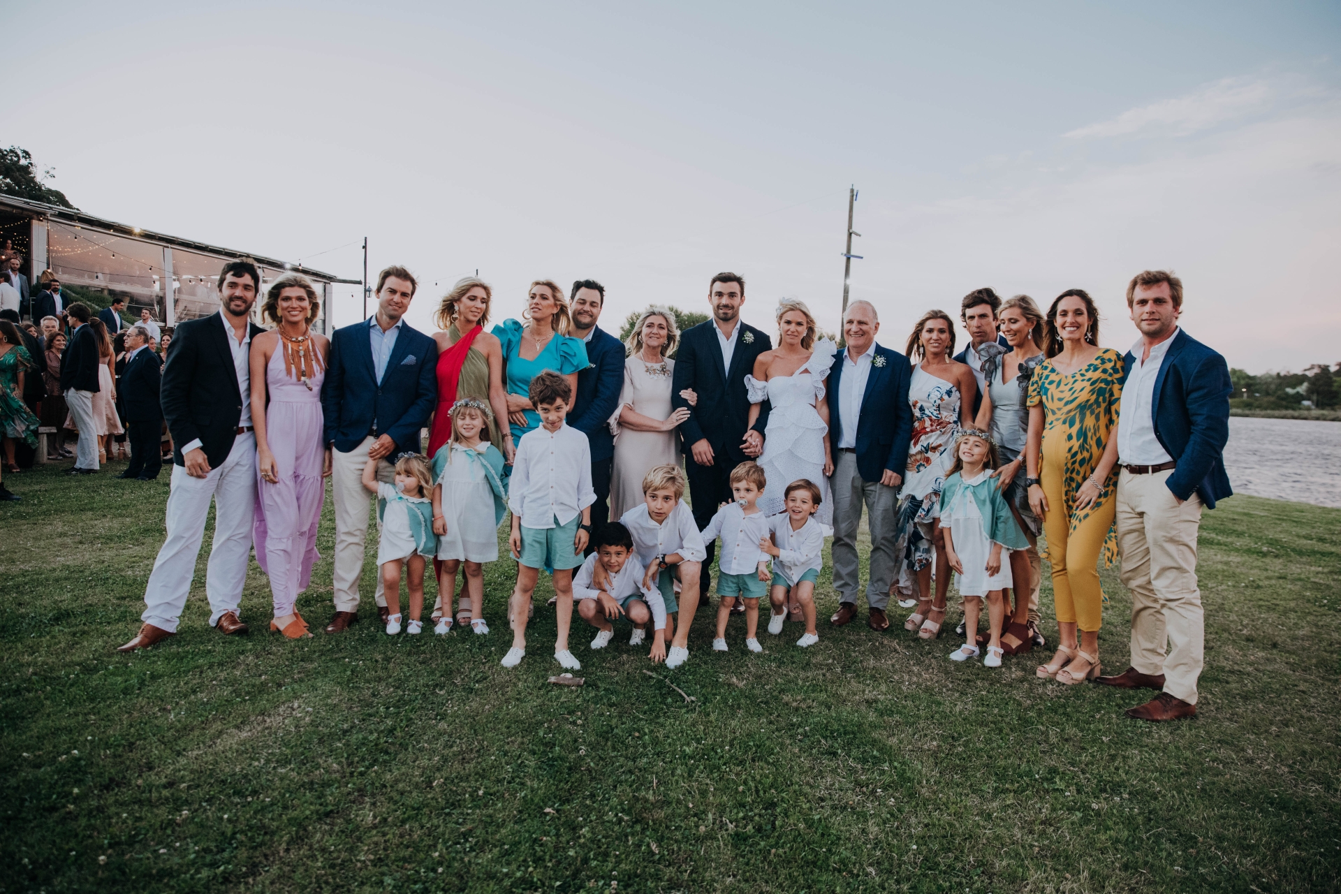 Los novios junto a la Familia Damiani.
