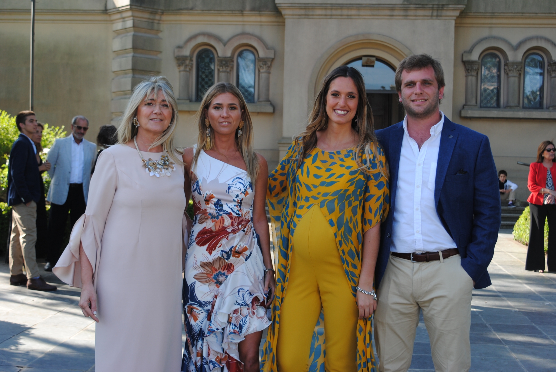 Anahí Friade, Inés Damiani, Camila Dabezies, Fernando Damiani.