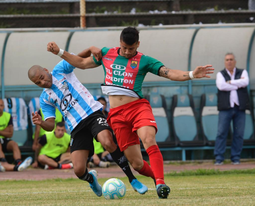 Rampla Juniors se va a la "B", pero le "roba" la victoria clásica a
