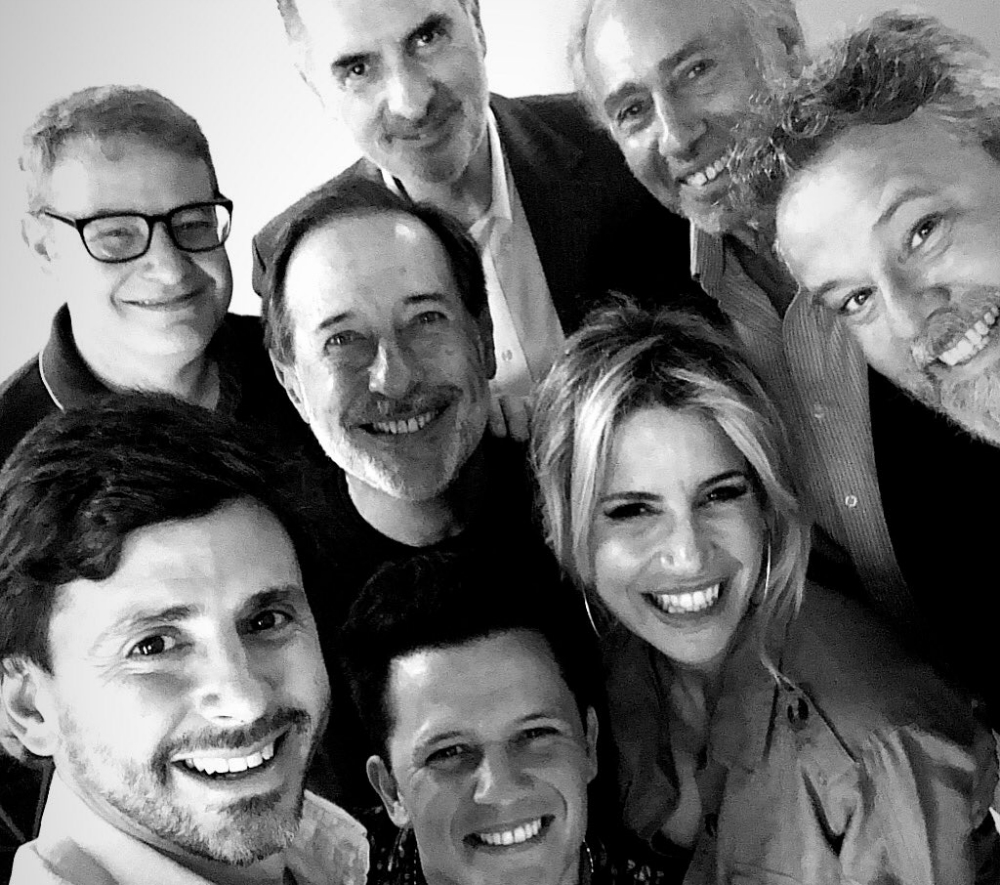 Parte del equipo de "Casados con hijos". Foto: Twitter @darioturo