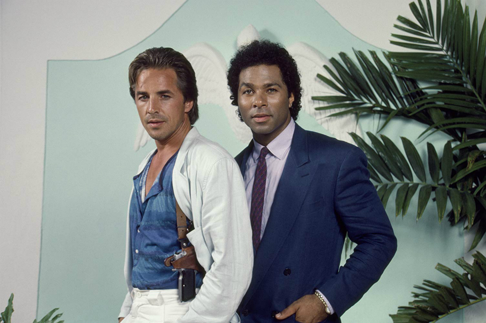 Johnson junto a Philip Michael Thomas en la serie "Vicio en Miami". Foto: Difusión