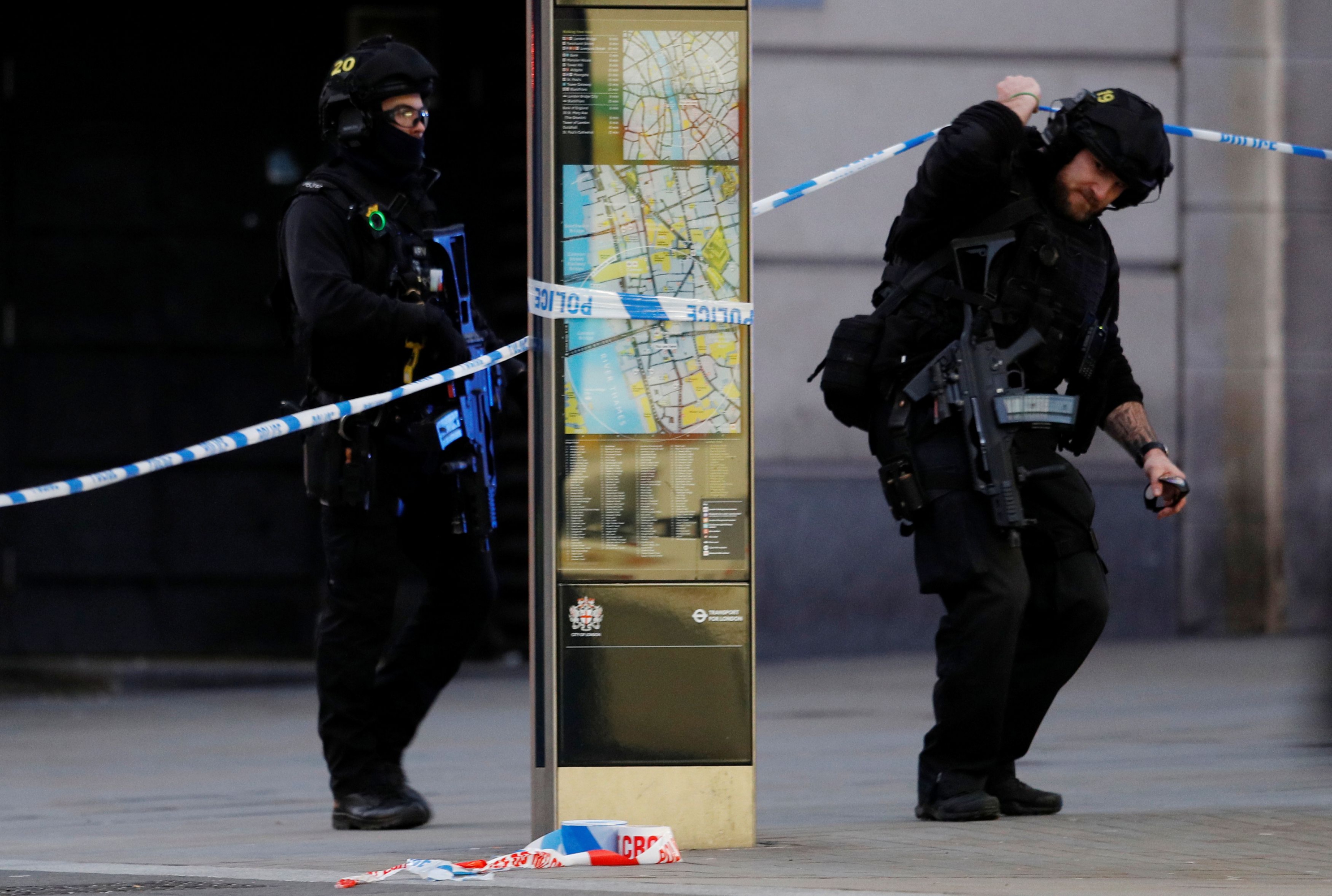Policías en el Puente de Londres. Foto: Reuters