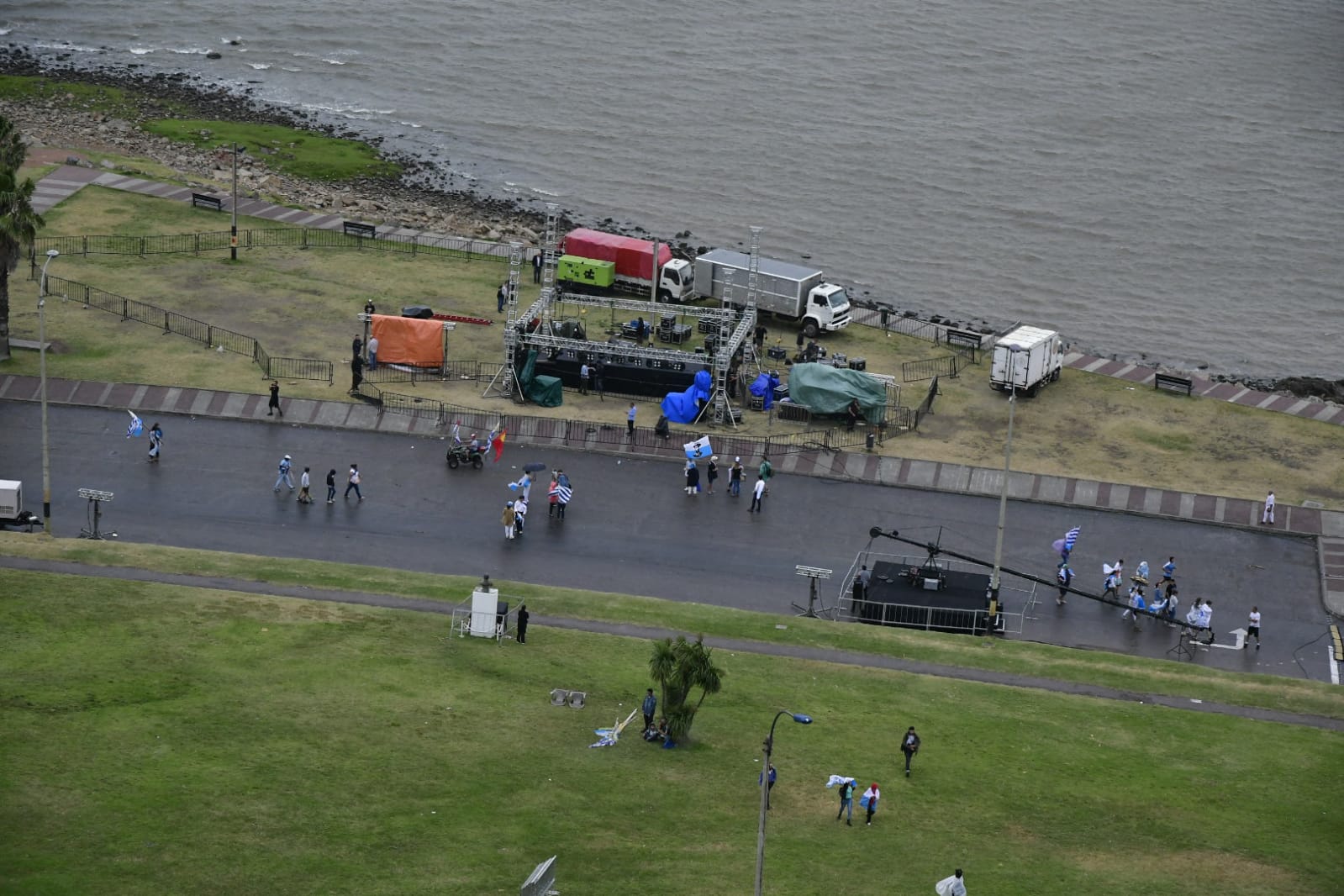 Infraestructura del acto suspendido de Luis Lacalle Pou. Foto: Fernando Ponzetto.