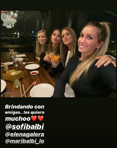 La publicación de Antonela Rocuzzo durante la cena junto a Sofia Balbi, Mariana Balbi y Elena Galera.. Foto: @antonelarocuzzo