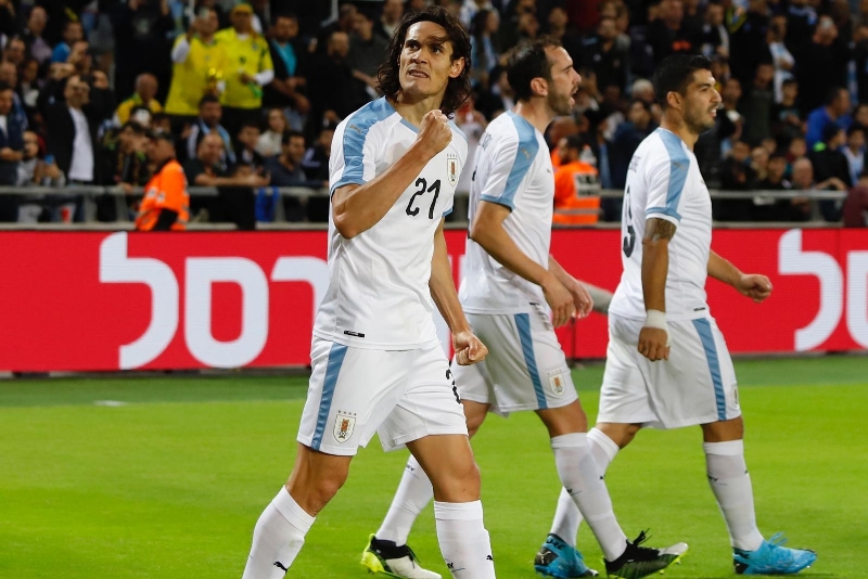 Edinson Cavani celebra uno de los tantos que marcó en la gira de Uruguay. Foto: @Uruguay.