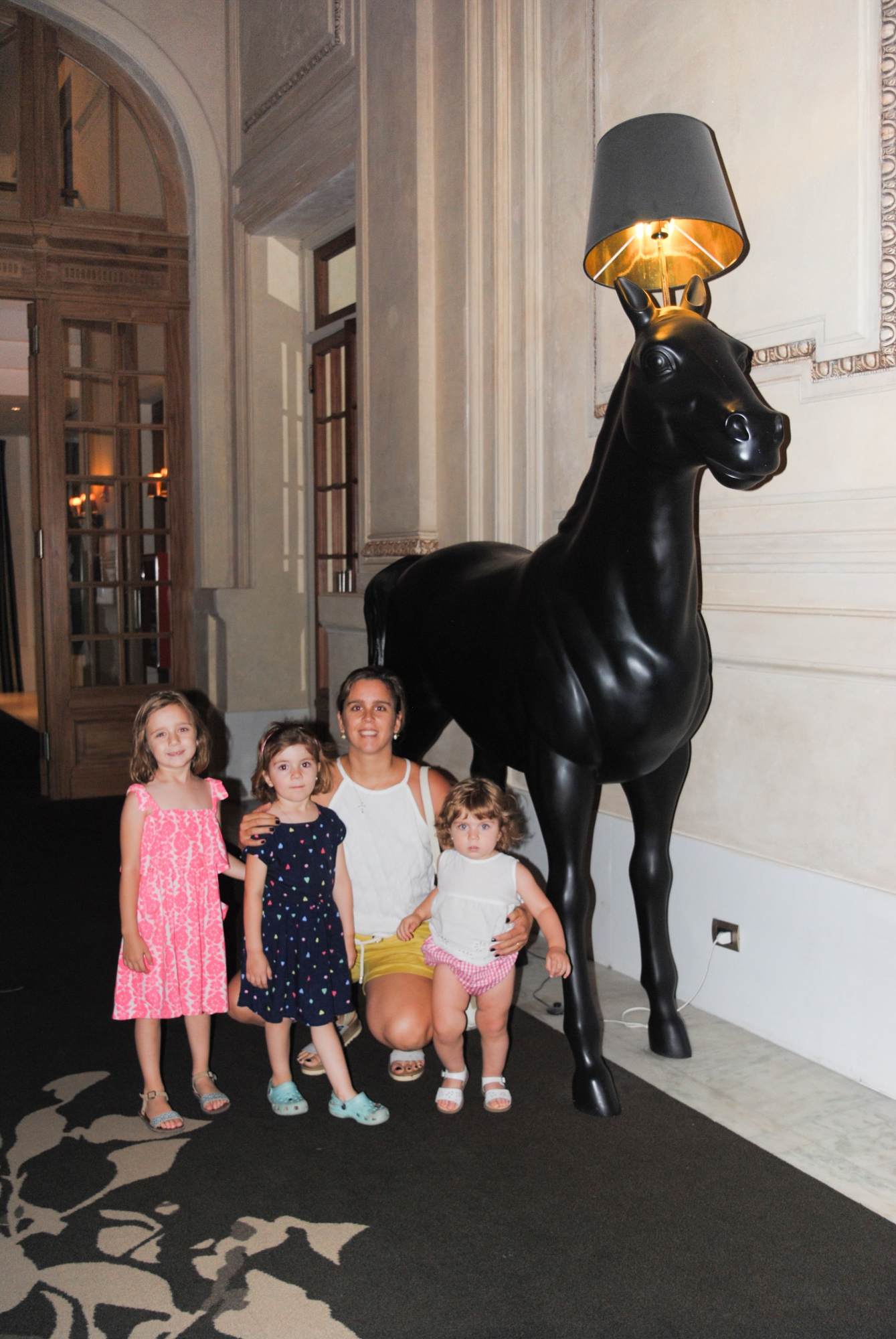 María, Mercedes y Lucía Gallinal, Marianne Caubarrere.