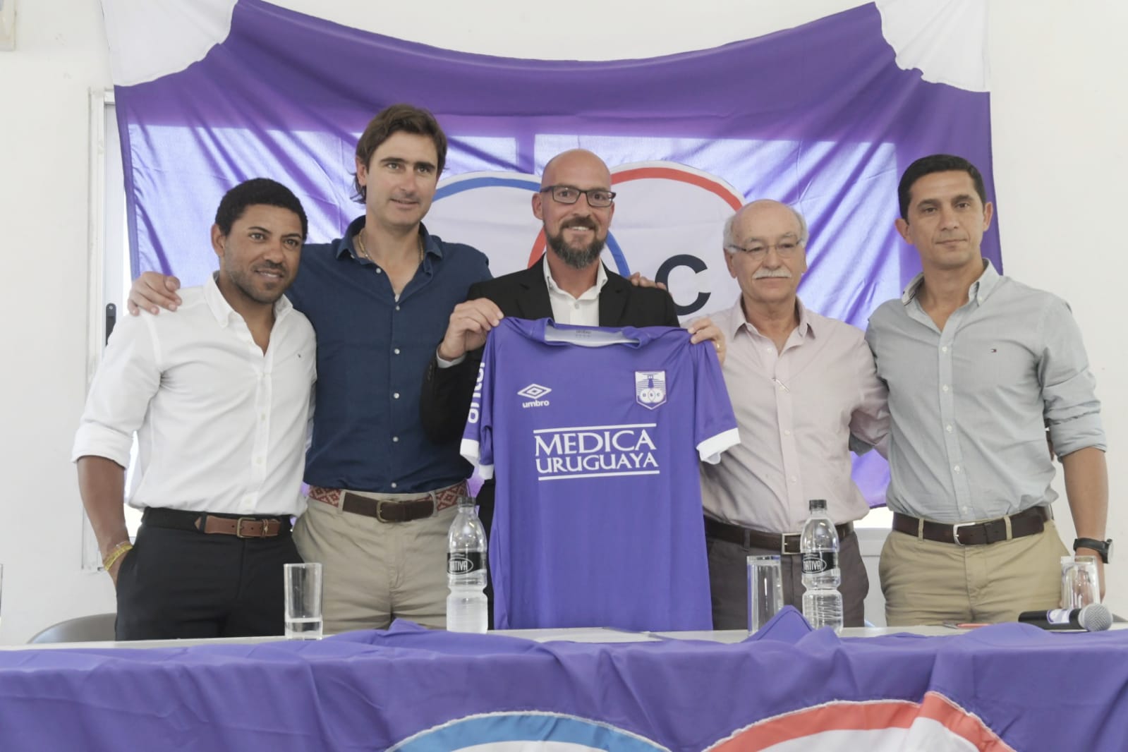Alejandro Orfila presentado como nuevo entrenador de Defensor Sporting. Foto: Leonardo Mainé.