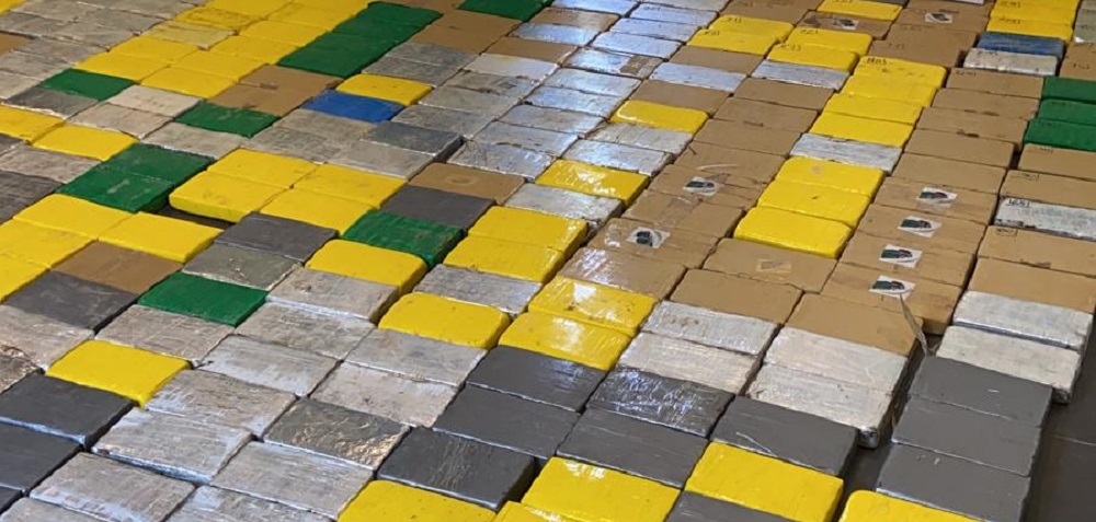 La sustancia estaba dentro de un vehículo distribuida en 12 bolsas. En ellas se encontraron 398 envoltorios en forma de ladrillo. Foto: Unicom