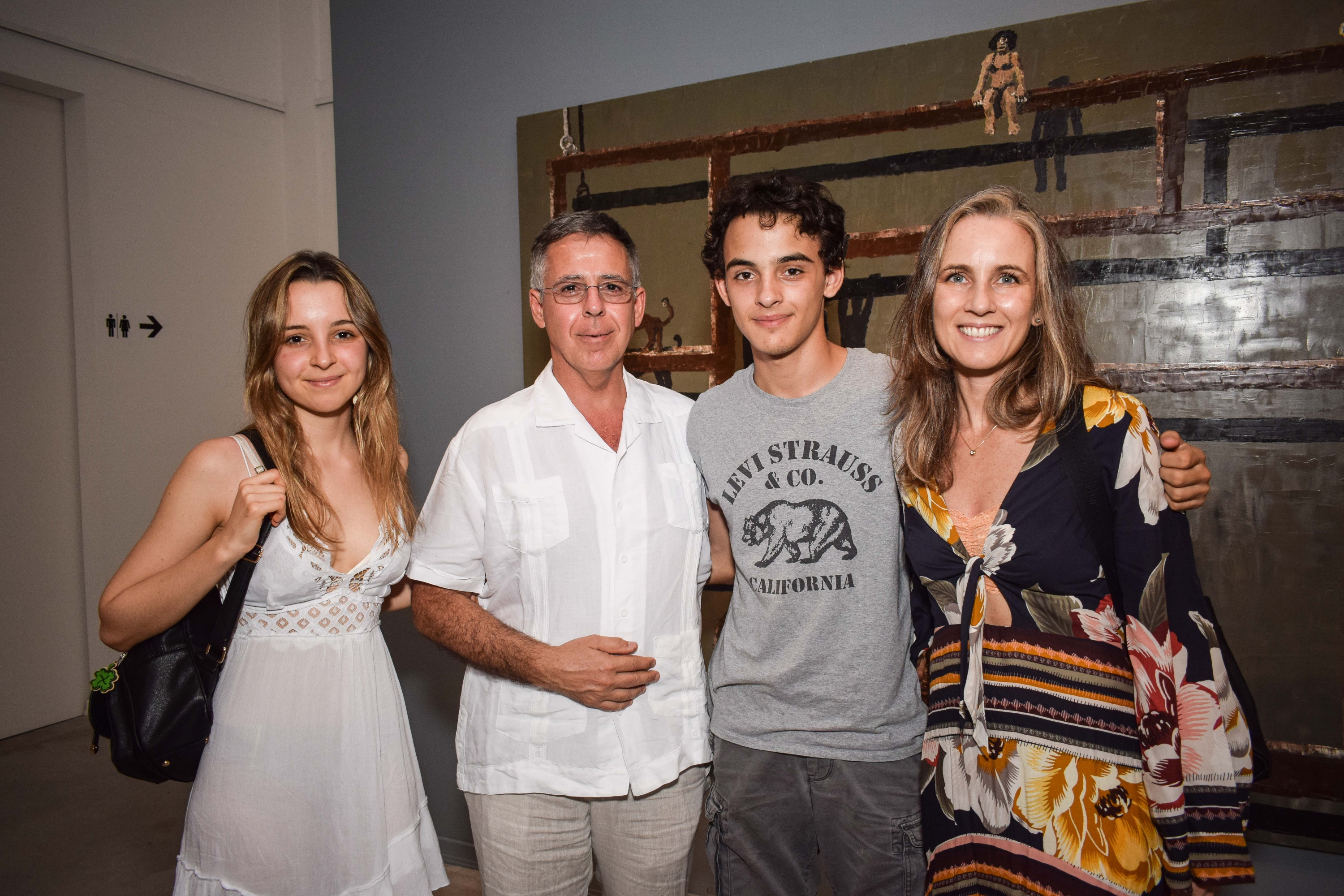 Catalina, Fabián  e Ismael Ibarburu, Natalia Techera.