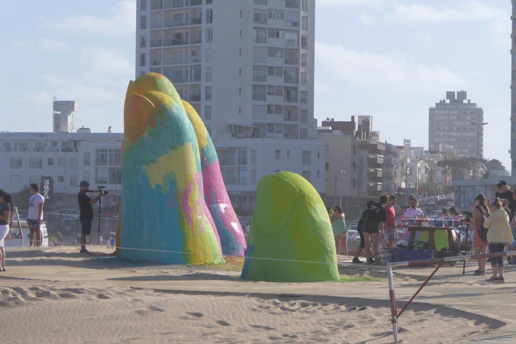 Intervención en los famosos "dedos" de Punta del Este, este jueves. Foto: Ricardo Figueredo