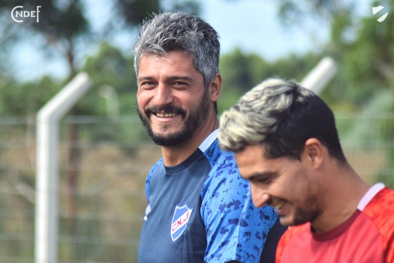 Gustavo Munúa y Gonzalo Castro en la primera práctica de Nacional en 2020. Foto: @nacional