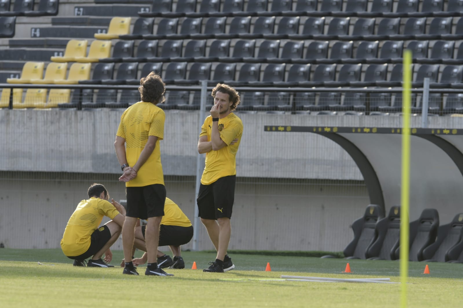 El primer día de Diego Forlán como DT