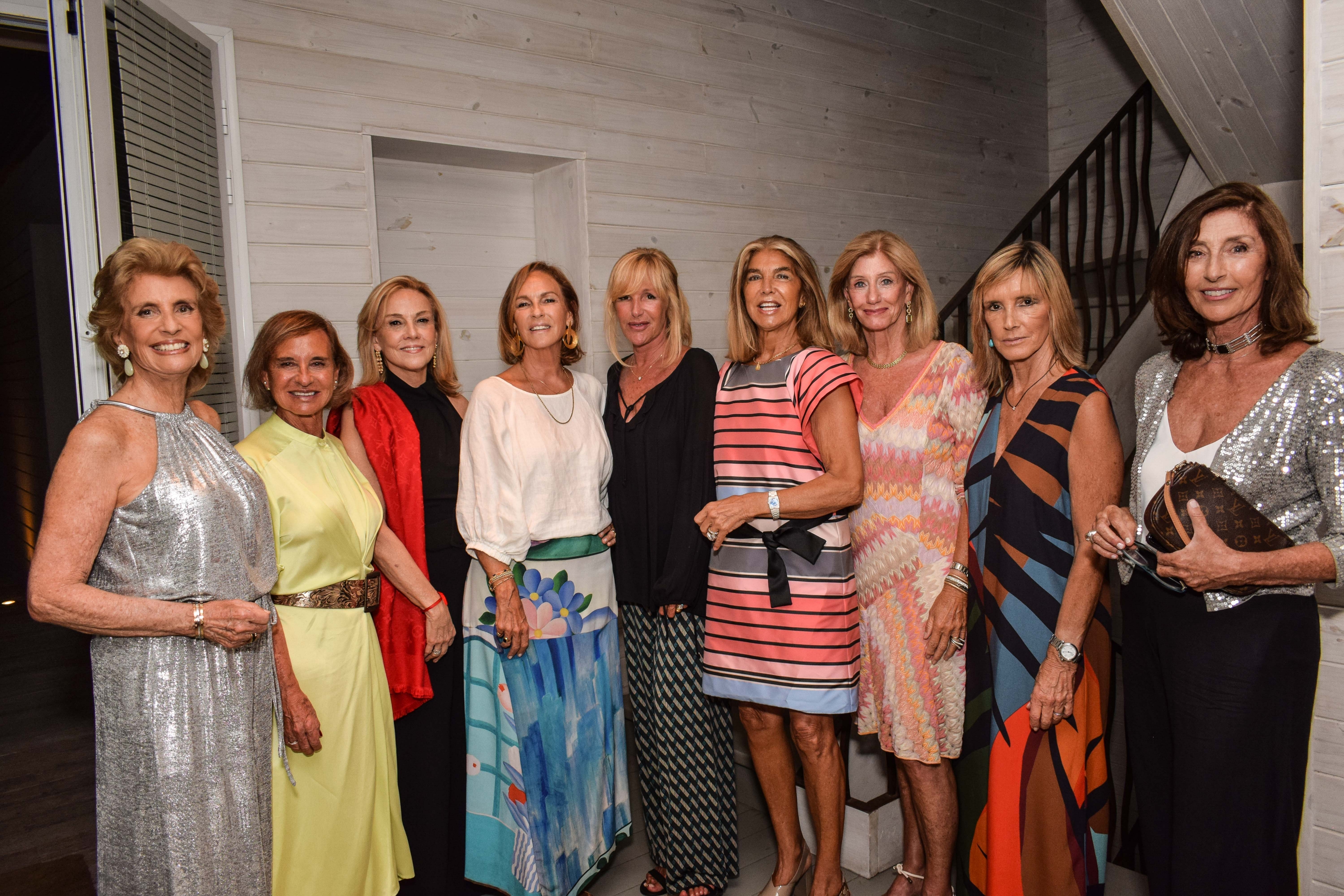 Julia Rodríguez Larreta, Teresa Pereira, Paulina Rubio, María Elena Lohigorry, Alicia Fernández, Evelyn Telleria, Mercedes Danvila, Clarice Buero, Ana María Estrázulas.