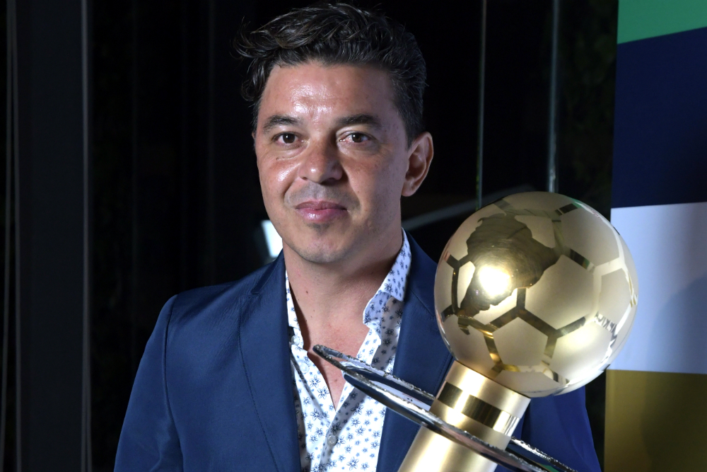 Marcelo Gallardo en los premios El País distinguido como mejor entrenador de América.