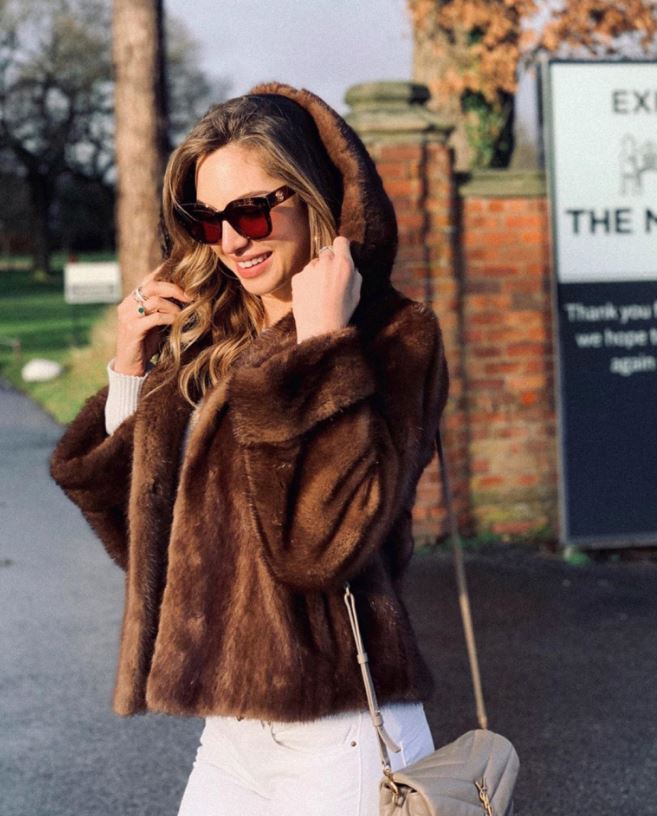 La presentadora de televisión italiana Chiara Giuffrida colgó una foto en la entrada del hotel. Foto: The Sun