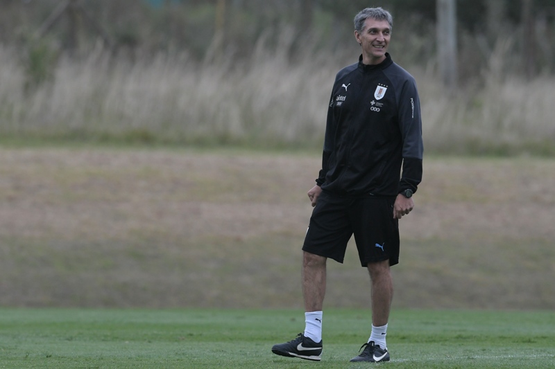 Gustavo Ferreyra durante el entrenamiento de la selección uruguaya sub 23. Foto: Gerardo Pérez.