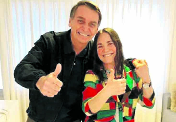 El presidente Jair Bolsonaro con la actriz Regina Duarte. Foto: Twitter de Regina Duarte.