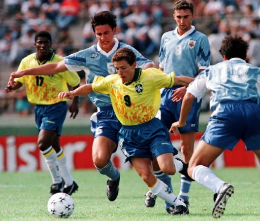 Gonzalo de los Santos y Andrés Fleurquin en el duelo ante Brasil en el Preolímpico de 1996. Foto: AUF.