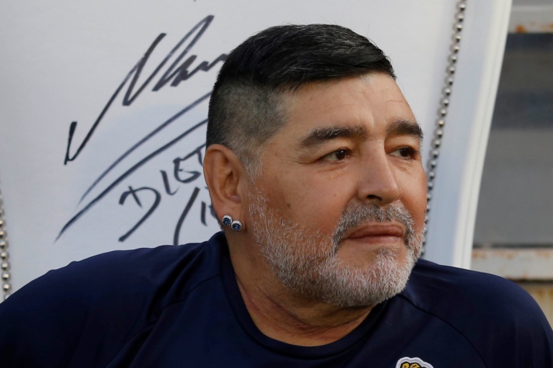 El sillón que le puso Gimnasia y Esgrima a Diego Maradona. Foto: EFE.