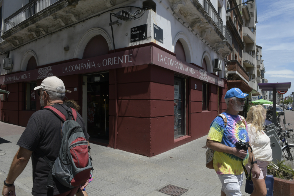 Grandes firmas se han establecido en la pintoresca calle de Ciudad Vieja.