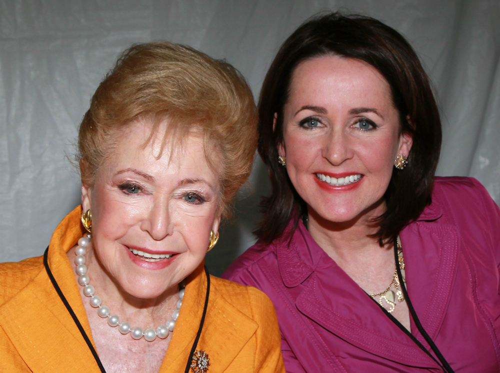 Mary Higgins Clark junto a su hija Carol. Foto: AFP