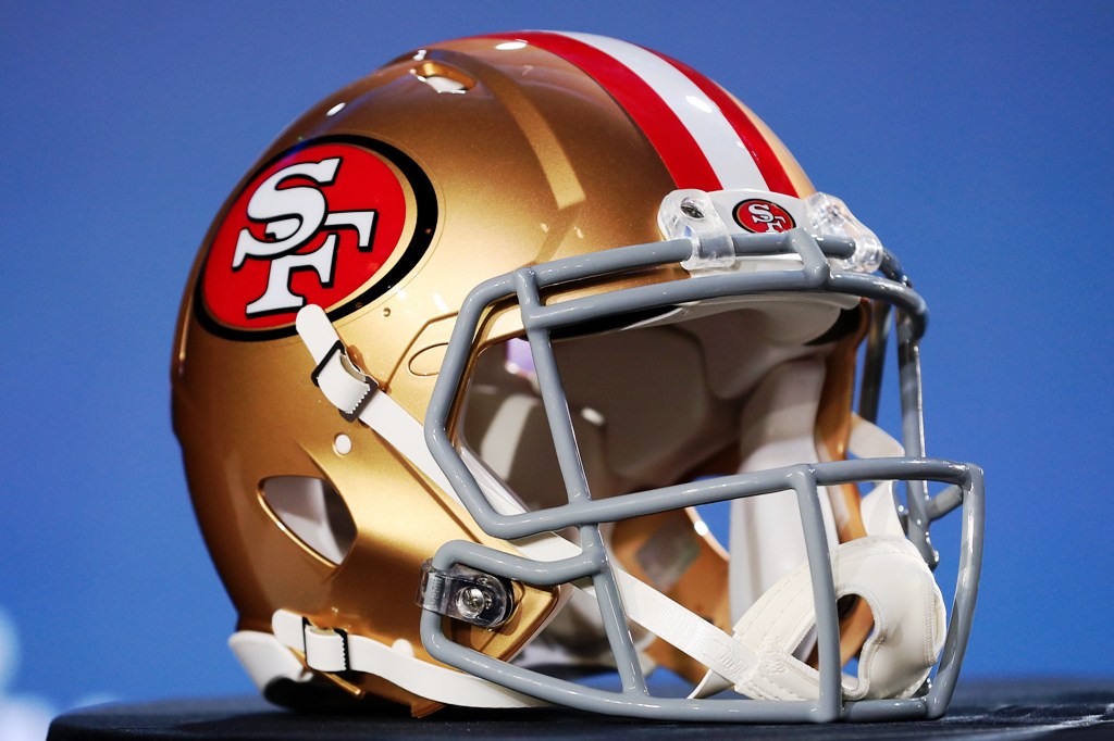 Casco de San Francisco 49ers.