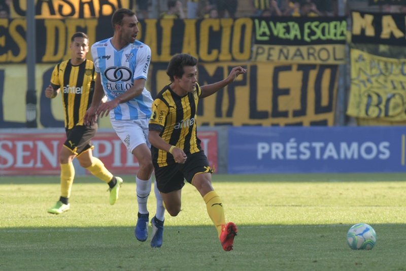 Facundo Pellistri en el Peñarol-Cerro. Foto: Marcelo Bonjour.