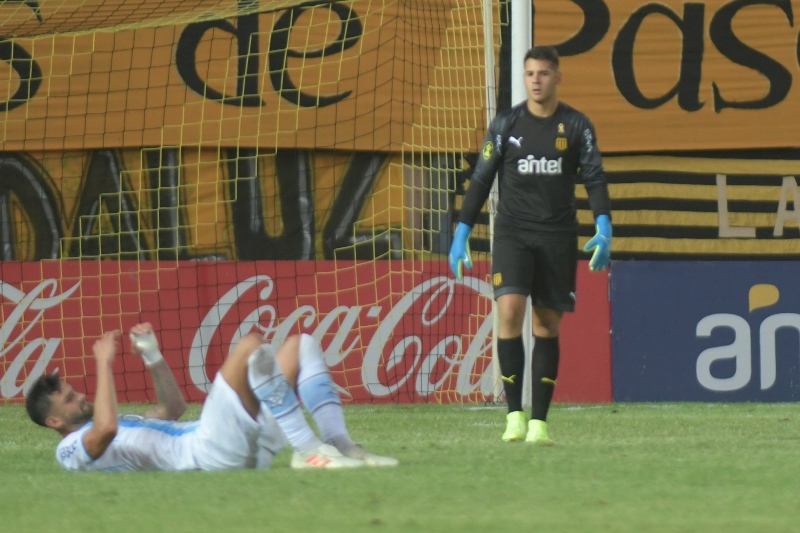 Martín Correa en el Peñarol-Cerro. Foto: Marcelo Bonjour.